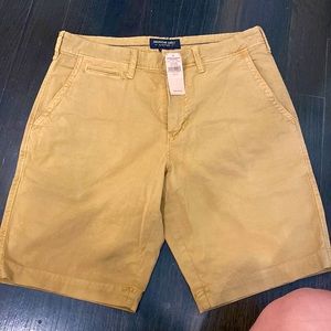 American Eagle khaki shorts size 31 NWT